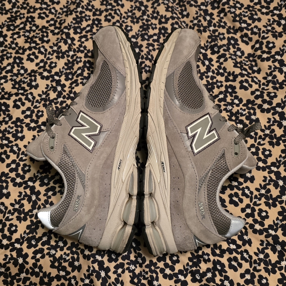 New Balance 2002R